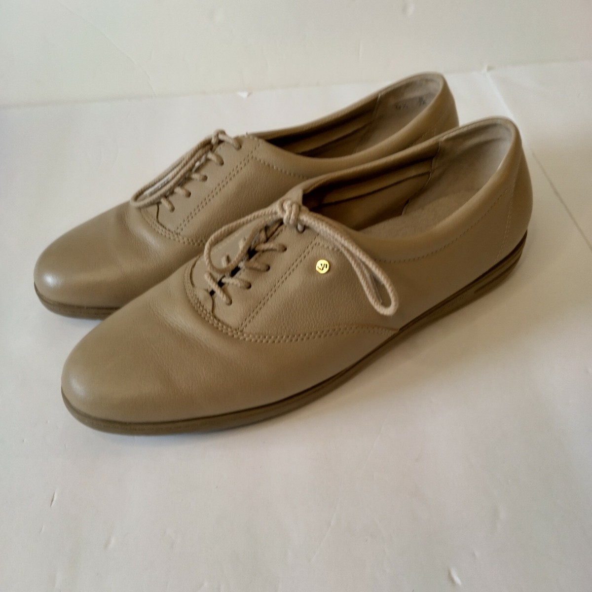 Womens Easy Spirit Anti-Gravity JP MOTION Walking shoe, Taupe Leather, Size 