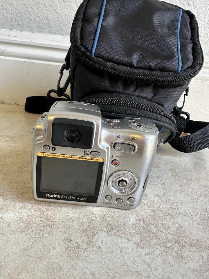 Kodak EasyShare Z650 6.1MP Digital Bridge Camera 10x Zoom Silver - As Is - Image 4 of 4