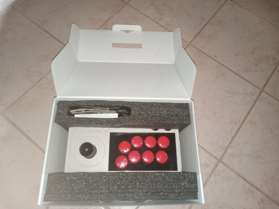 8Bitdo Arcade Stick for Nintendo Switch & PC Bluetooth 2.4g New Open Box - Image 3 of 4