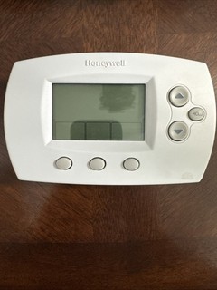 Honeywell FocusPRO 6000 5 1 1/5 2 Day Programmable Thermostat (TH6110D1005)