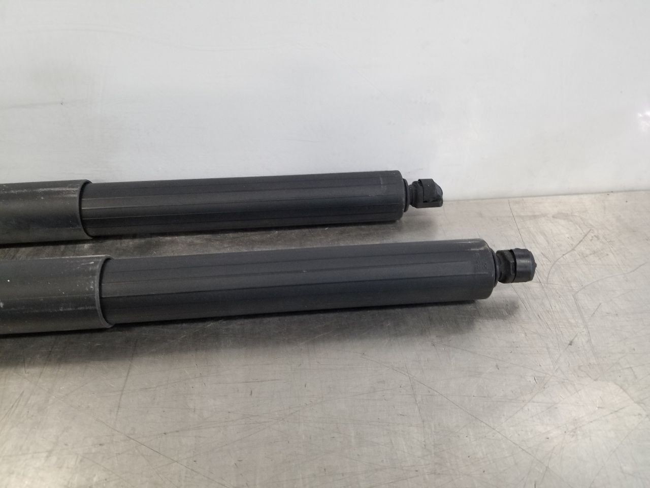22 2022 MASERATI LEVANTE DECKLID HATCH POWER LIFT SHOCK SET