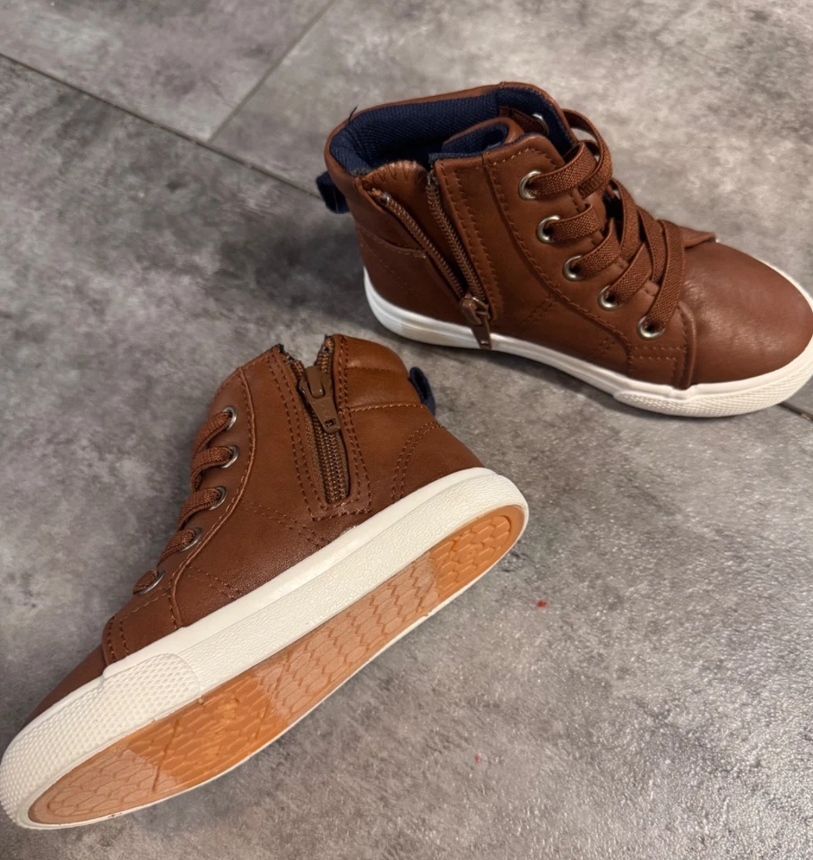 bota niño marrón talla 8 Cat and Jack Foto 2 de 3