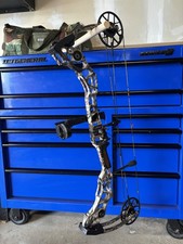 Mathews No Cam HTX Compound Bow – 70 lb, 28” Draw – Spot Hogg Hogg-It Sight