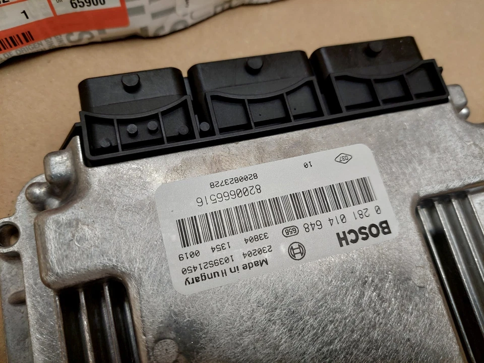 Renault Trafic Engine Control Module Unit ECU 8200823728 2.0 DCI 06-14 Genuine - Image 4 of 4