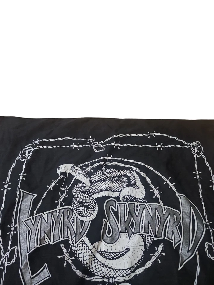 Lenço Bandana Vintage 1991 Lynard Skynard Preto 21"x21" Cobra  - Imagem 2 de 3