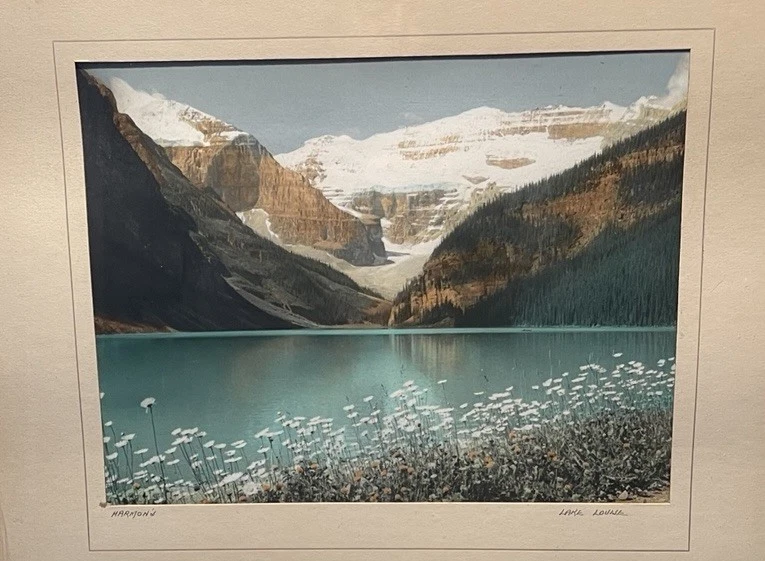 Foto enmarcada Fotografía de Don Harmons Lake Louise’ (11”x14”) 14”T 16,5”W Foto 2 de 4