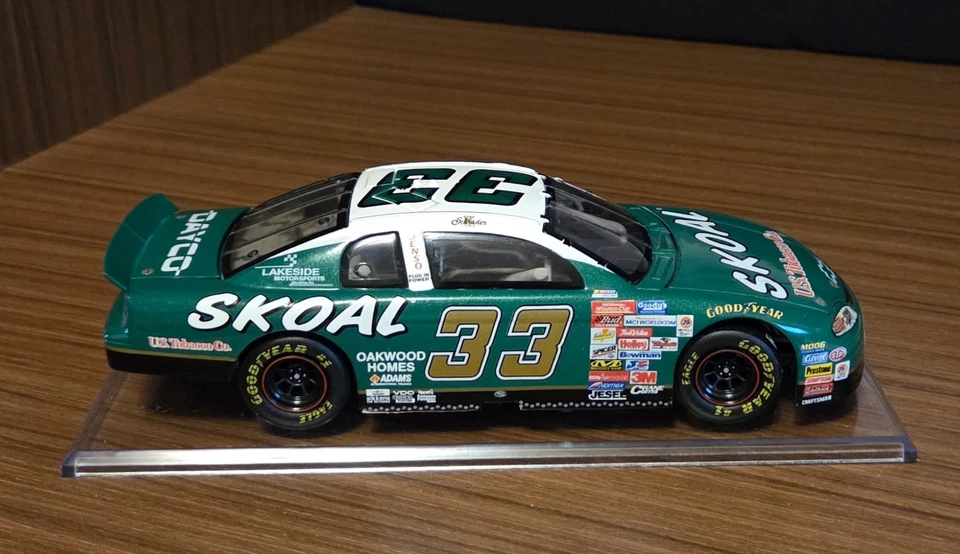 Ken Schrader #33 Skoal 1999 Monte Carlo 1:24 RCCA Elite - Image 2 of 4