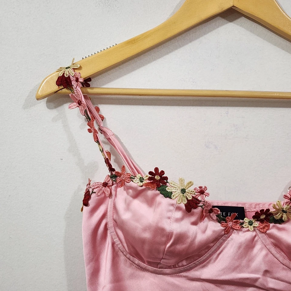 Camiseta sin mangas floral blanca Fox Boutique Believe It Crop bebé rosa satinado talla S Foto 3 de 4