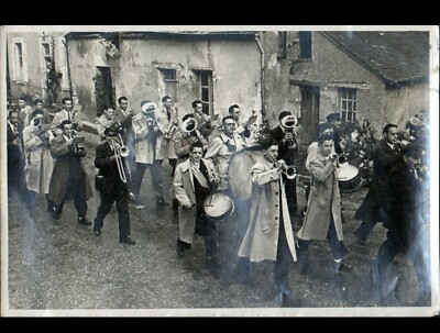 LA BORNE / HENRICHEMONT (18) Parade der FANFARE LEIER / Großes FOTO 1949