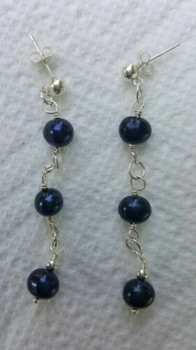 Pendientes de joyería con perlas negros