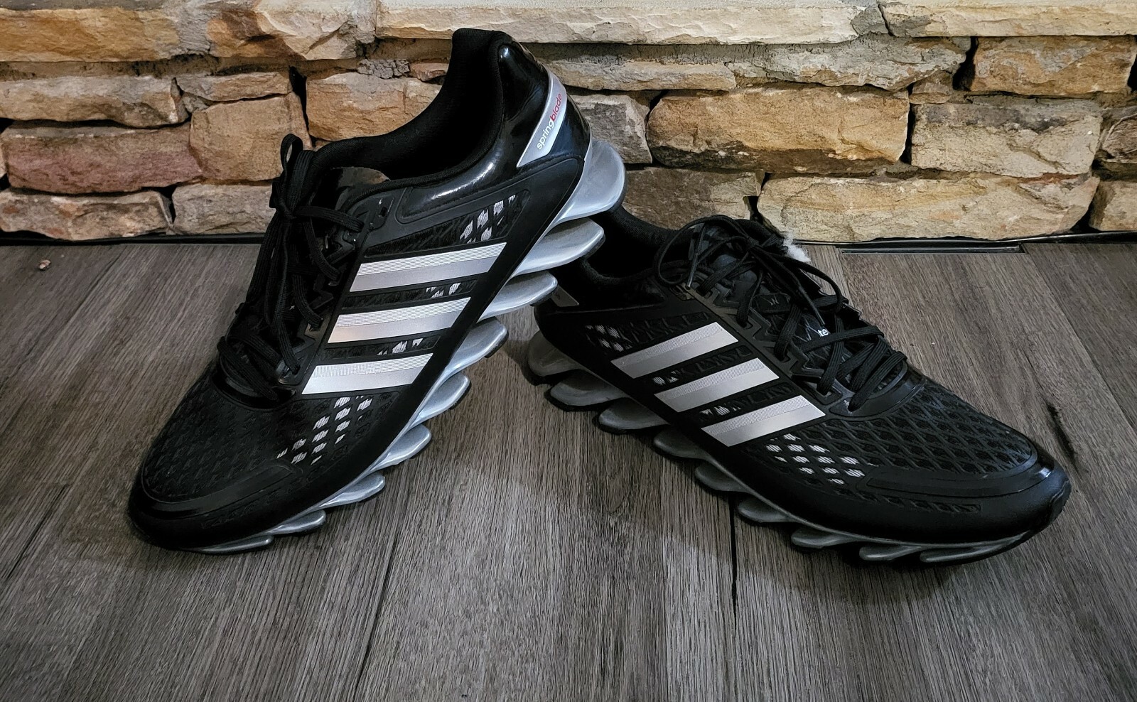 adidas springblade preto com dourado
