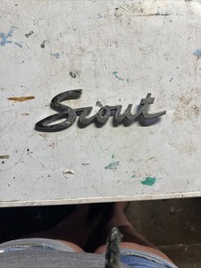 1960’s  IH INTERNATIONAL SCOUT Fender Emblem with 2 pegs #860265  80 800