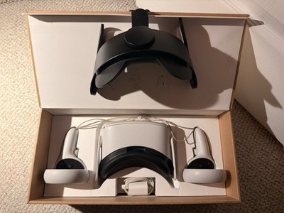 Meta Quest 2 Standalone VR Headset w/ Controllers, White+a black head strap