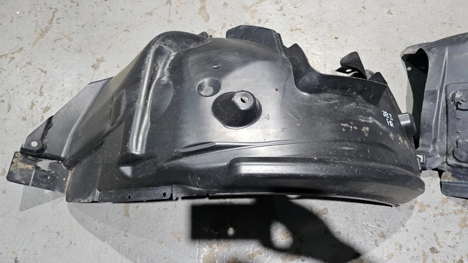 BMW 1 E88 118D 120i MSPORT 2007-2013 ARCO DE RUEDA DELANTERO DERECHO PROTECTOR CONTRA SALPICADURAS MOLDURA Foto 2 de 4