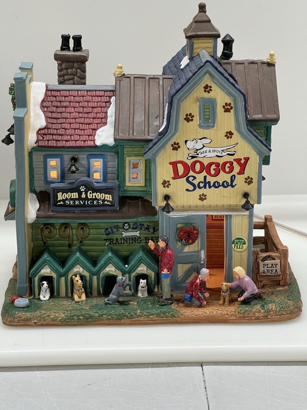 Lemax Rex and Spot Doggy School 2016 Retired Mint Condition with Light