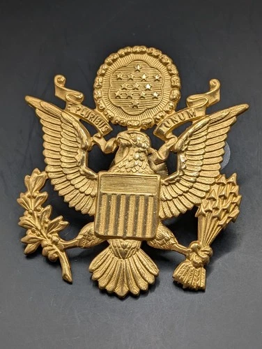 WW2 Period United States Army / Airforce Officer’s Gilt Cap Badge. Military US