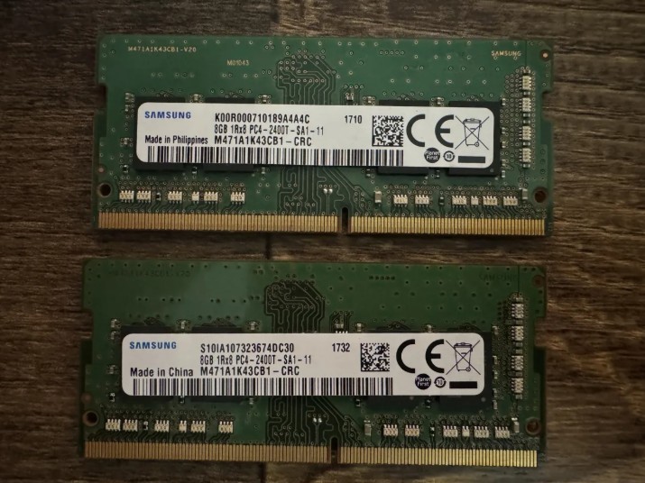 サムスン Samsung SODIMM DDR4 PC4-2400T 16GB Samsung 16GB DDR4 2400MHz SODIMM Laptop RAM (2x8GB, 16GB Total
