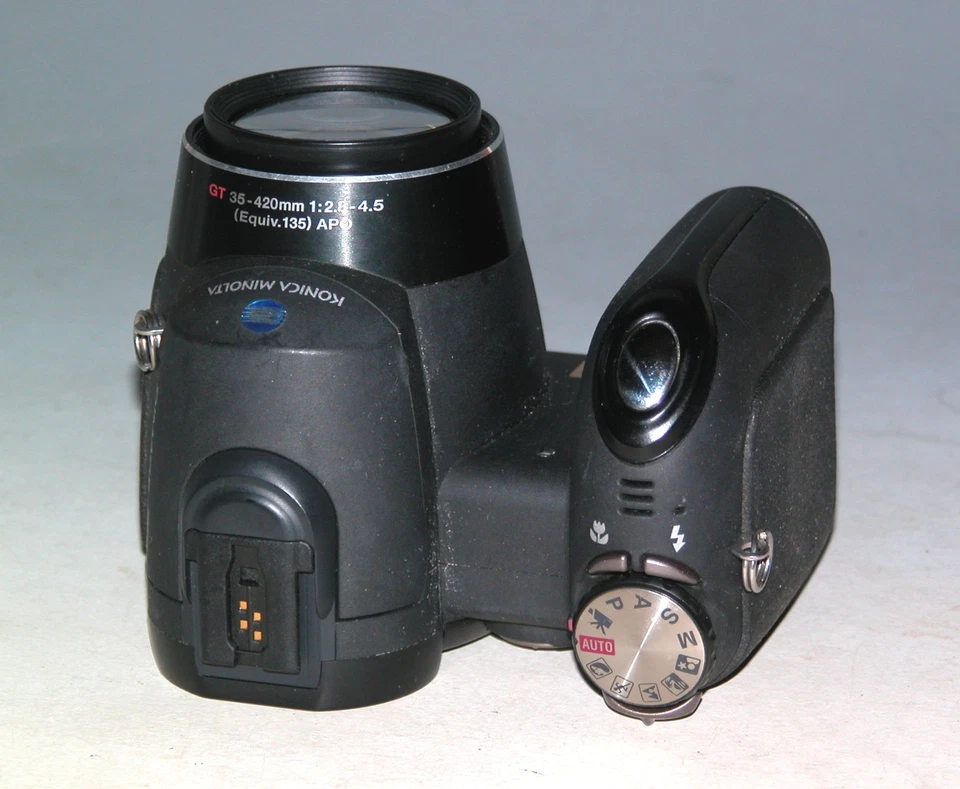 Konica Minolta DiMAGE Z5 5.0MP Digital Camera - CCD Bad - Door Broken - Image 3 of 4