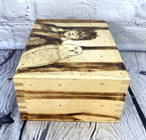Harry Potter Hedwig Owl Caja Tallada Tapa Madera Hecha a Mano 6"x4"x3" FIRMADO POR ARTISTA - Imagen 2 de 6