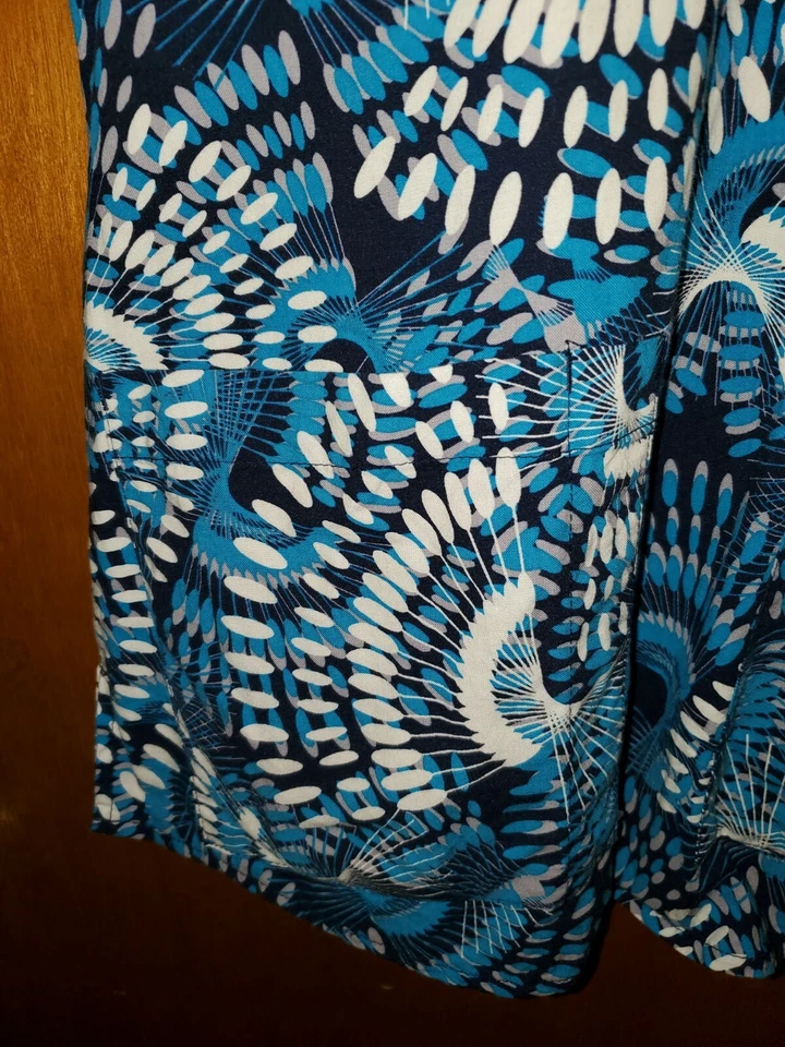  Grey’s Anatomy By Barco  Scrub Top; Size XS  with pockets Blue and White  - Image 4 of 4