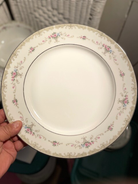 Pink Roses Fine China Japan Contessa Dinnerware Setting MT. Hira