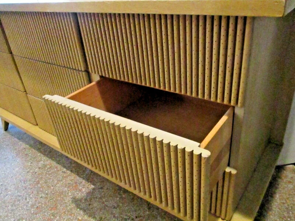 Cómoda American of Martinsville Bali-Hi Mid-Century imitación bambú Merton Gershun Foto 3 de 4