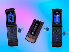 Vintage Y2K Motorola Flip CellPhone.GAMES 