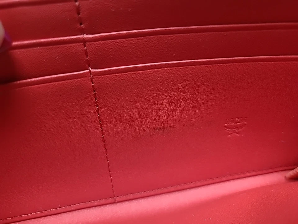 Cartera grande MCM con cremallera para mujer con cremallera interior ligeramente usada/usada Foto 4 de 4