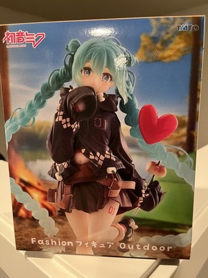 Hatsune Miku Figure Fashion Outdoor Ver. *US SELLER*