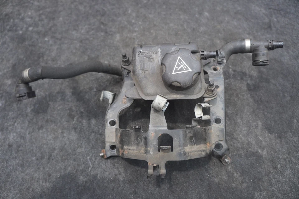 Coolant Recovery Expansion Tank 17137575578 BMW 650i F12 2012-19 550i 750i X5 X6 - Image 2 of 4