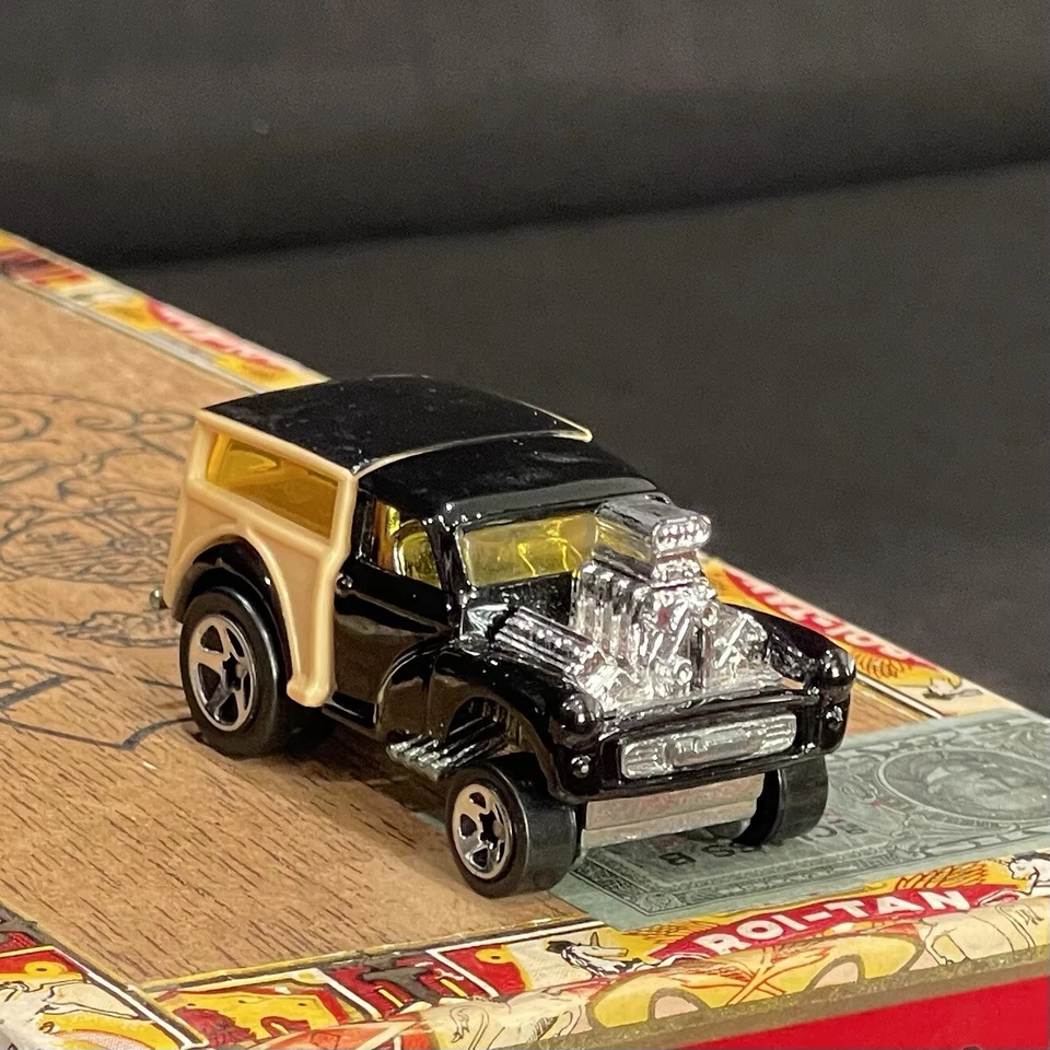 Hot Wheels Morris Wagon MG Rover Black & Tan 2001 HW First Editions diecast 1/64 - Image 3 of 4