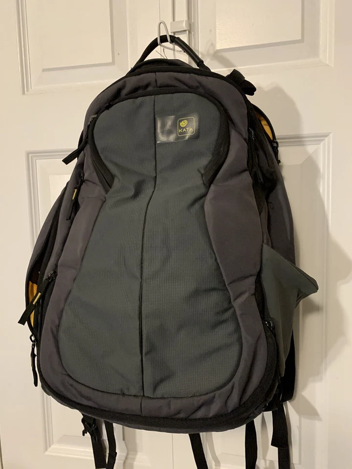 Kata Bumblebee DL-210 Cámara Bolsa para Libros Laptop Bolsa para Cámara Kata Mochila Negra Foto 4 de 4