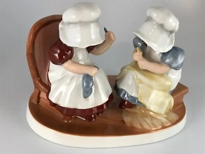 Sun-Bonnet Babies Royal Bayreuth Wednesday Mending Figurine, Vintage, 1964, NOS