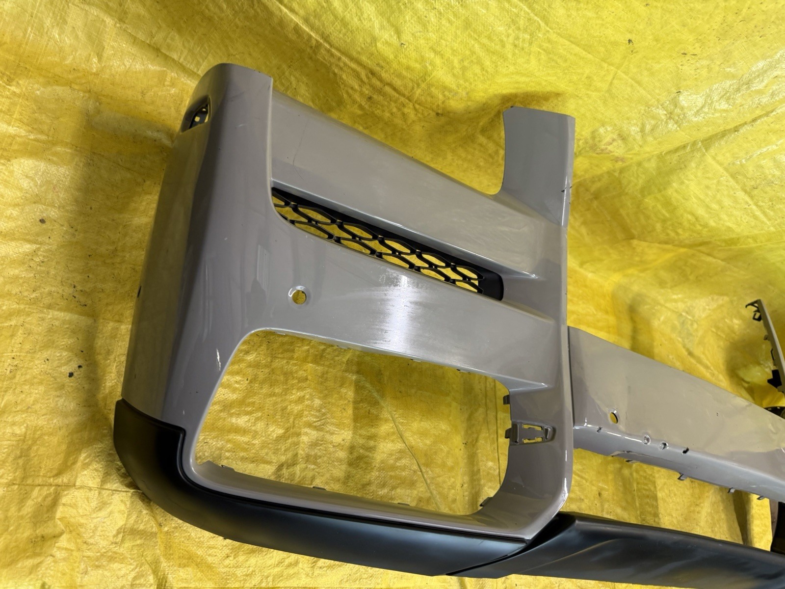 19-22 Rolls Royce RR31 Cullinan Front Bumper Cover 51117448893 OEM