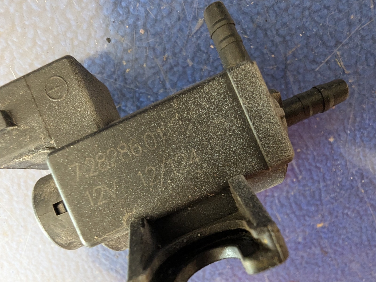 Maserati 4200 GT Coupe Lower Fuel line valve