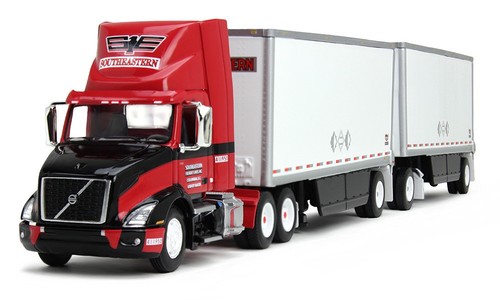 DCP by FIRST GEAR Southeastern Freight Lines Volvo Doppio 60-1975 Raro Interno