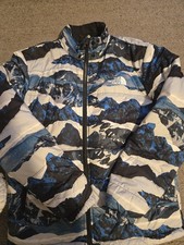 The North Face boys Mountain Print Puffer Jacket Blue White Black Heavyweight