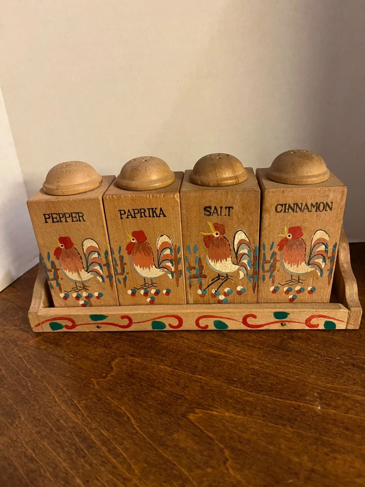 vintage wooden spice shakers roosters set new condition