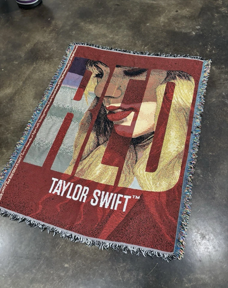 RARO Cobertor Oficial de Tapeçaria Tecido Taylor Swift “Vermelho” 2012 - Imagem 2 de 4