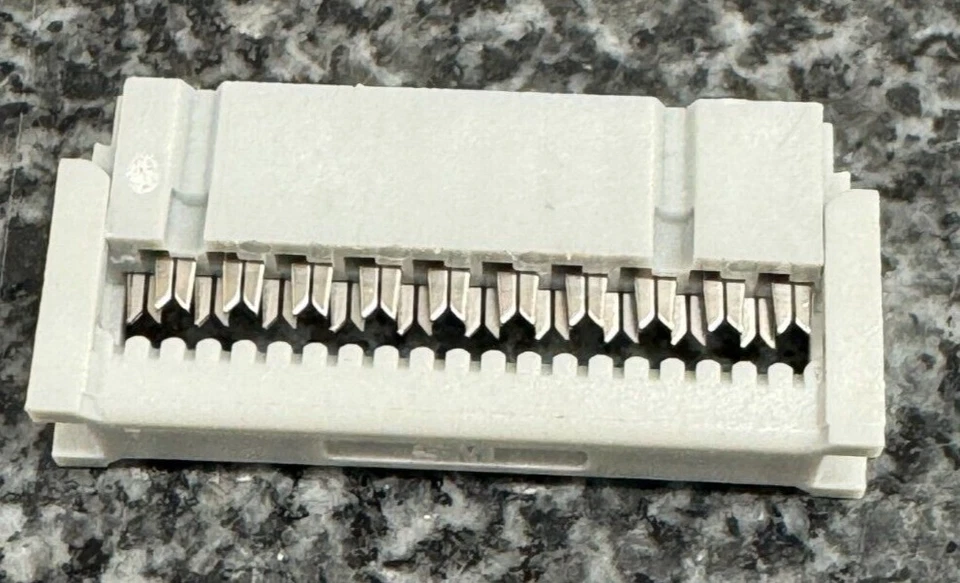 3M 89120-0001 CONNECTOR RECEPTICAL 20P IDC 26-28AWG GOLD - Image 2 of 3