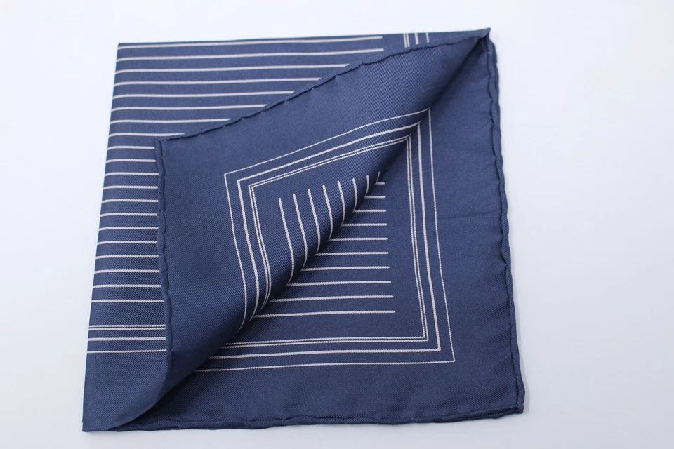  Pañuelo de bolsillo de seda hecho en Italia Foto 3 de 3