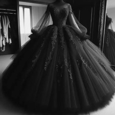 Elegant Long Sleeved Black Gothic Wedding Dress with Lace Appliques Vintage