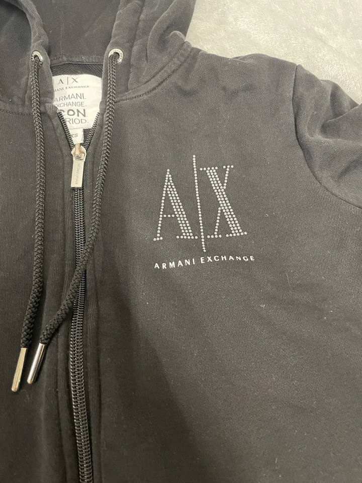 Sudadera con Capucha Armani Exchange con Logotipo Icono Tachuela Negra y Plateada Talla Extra Pequeña Foto 2 de 4