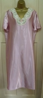 CAMISÓN MIDI ESTILO VINTAGE M&S ROSA OSCURO DESLIZANTE SATINADO LÍQUIDO TALLA 20