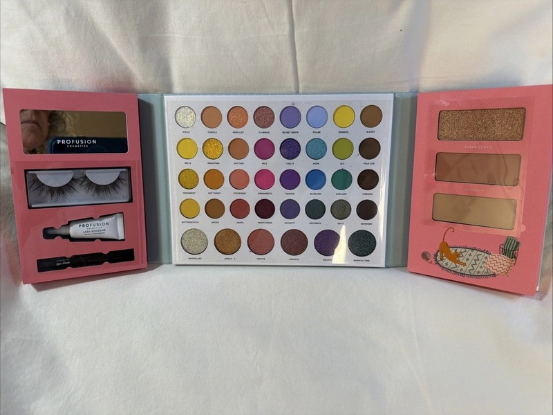 NEW Profusion Cosmetic 44 Piece Makeup Set