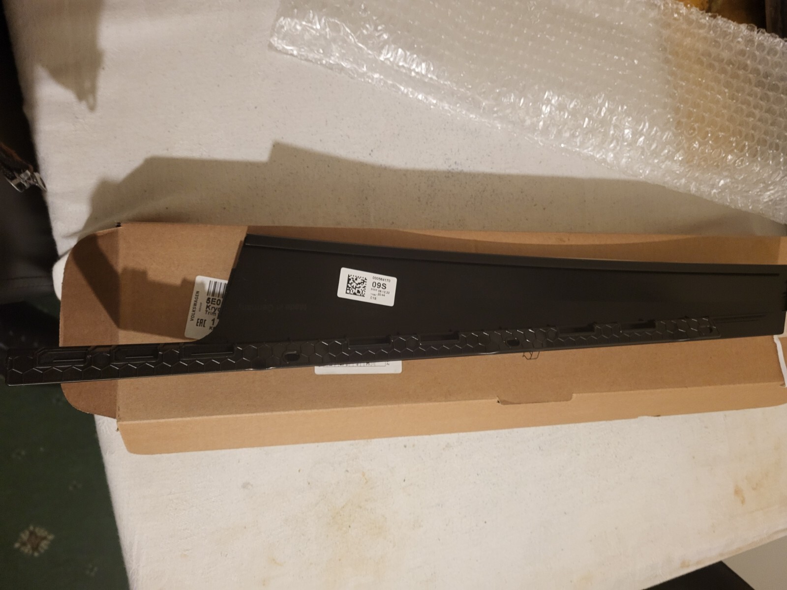 SKODA OCTAVIA Mk3 Window Frame B-pillar Front Left Door 5E0837901B 