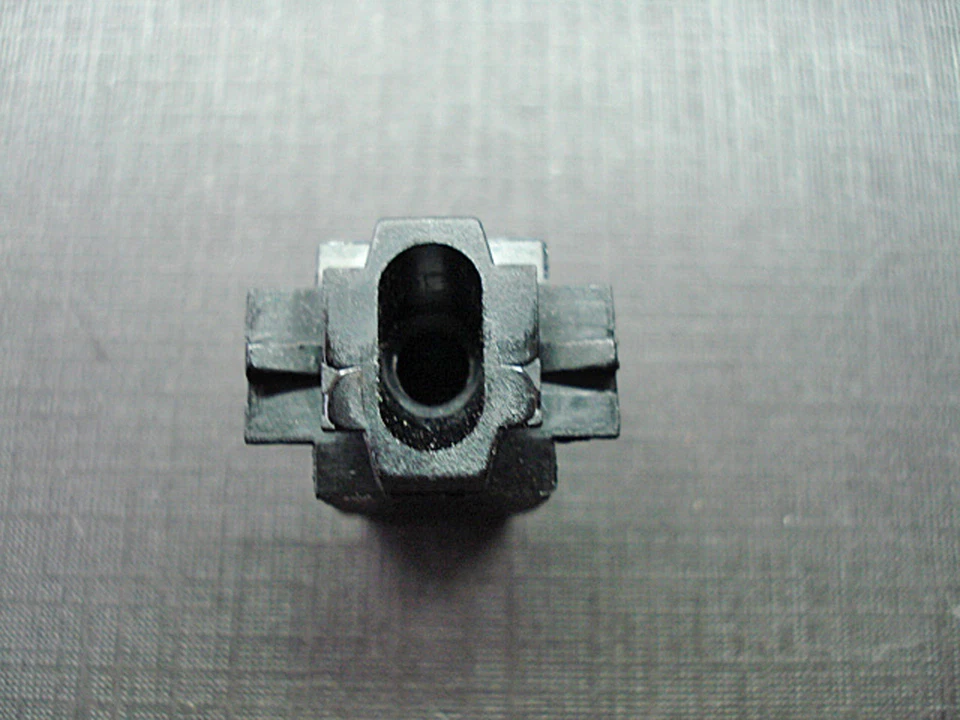 100 piezas NOS Radiador Rejilla Refuerzo Tuercas Clips 1970-1974 Cuda Challenger Foto 2 de 4