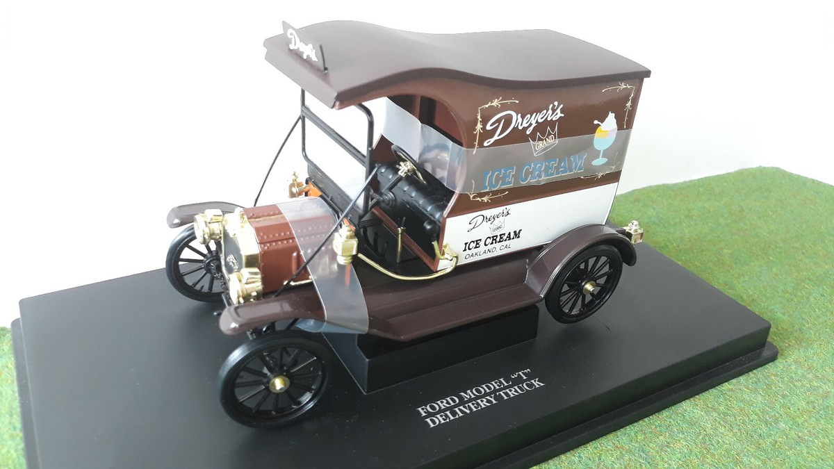 FORD MODEL T DELIVERY TRUCK Ice Cream 1/18 UNIVERSAL HOBBIES 4305 voiture miniat