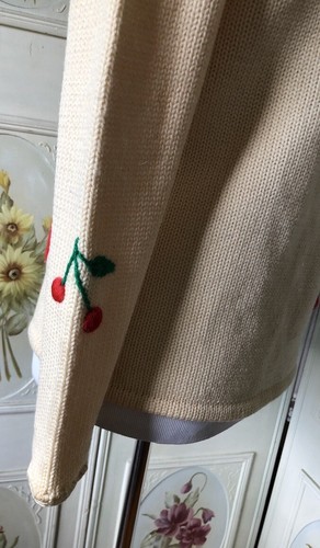 VTG 70s ROSANNA WOOL IVORY CARDIGAN SWEATER NOVELTY 3D FRUIT APPLE PEAR GRAPES - Picture 4 of 12