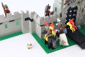 Vtg 1984 LEGO 6080 King's Castle 100% Complete w/ Box & Instructions